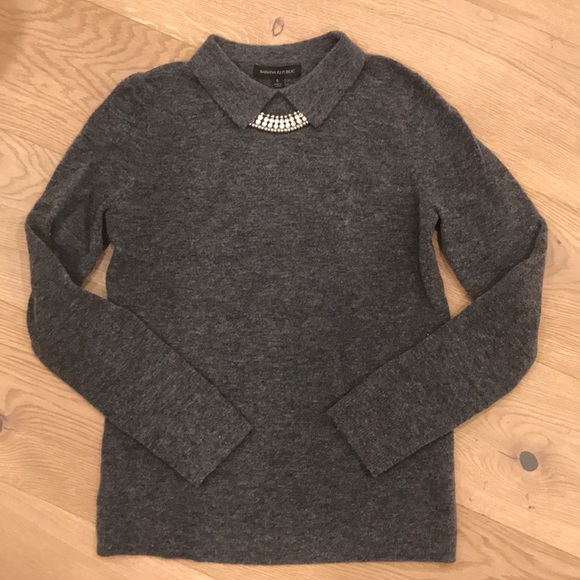 💕Banana Republic grey wool sweater with collar 💕 - Picture 2 of 5